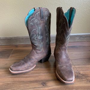 Like new womens boots. Worn 2 times.